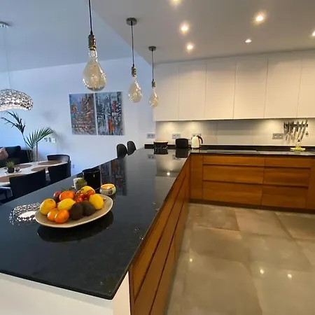 Mirella - Penthouse With Privat Pool And Terrace Apartment