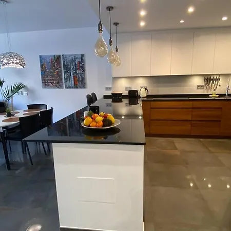 Mirella - Penthouse With Privat Pool And Terrace
